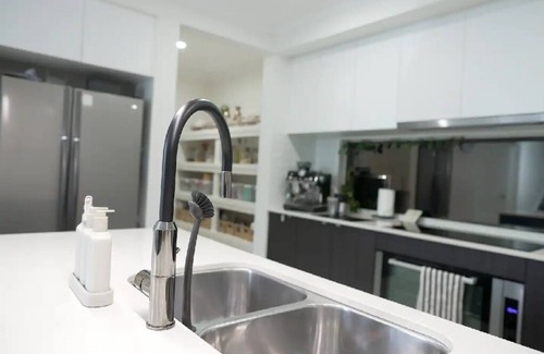 Hemmant House | Modern family house close to the Airport & CitynEntire home in Hemmant Australia