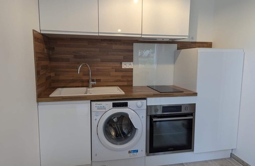 Touverac Apartment | Modern studio with WiFi and parking in Baignes