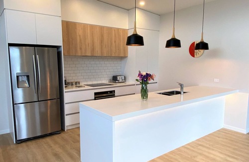 Wanaka House | Modern Fully Fenced Stackbrae Holiday Home