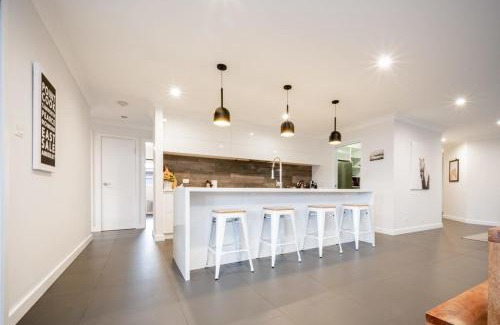 Newstead Apartment | Modern Home for Large Groups or Families