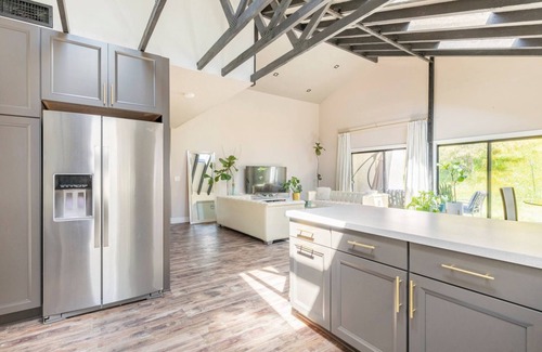 San Carlos House | Modern Home with Chef kitchen near Mission Trail