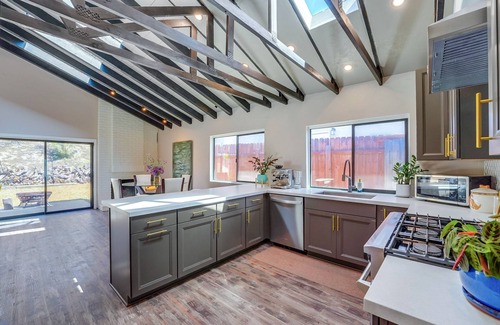 San Carlos House | Modern Home with Chef kitchen near Mission Trail