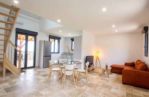 Preyssac-d'Excideuil Cottage | Modern house with WiFi, pet-friendly, parking and air conditioning in Périgord Vert