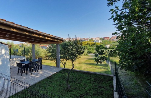 Kamen Apartment | Modern house w.large garden & children playground