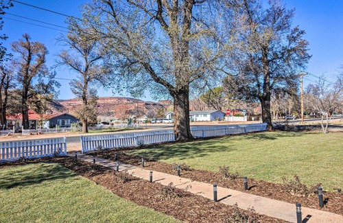 Kanab Cottage | Modern Kanab Home: Fire Pit, Red Rock Views!