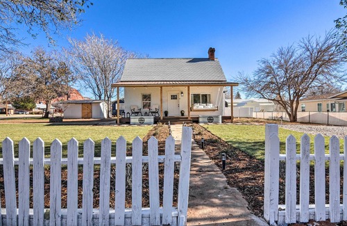 Kanab Cottage | Modern Kanab Home: Fire Pit, Red Rock Views!