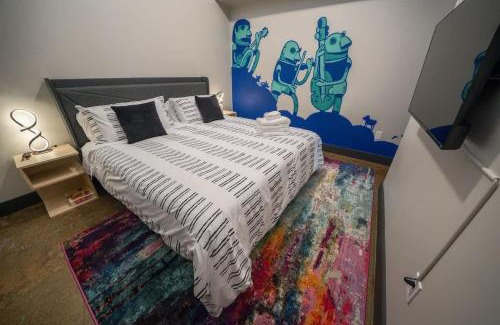 Buchanan Apartment | Modern King bed Apartment next to Brewery