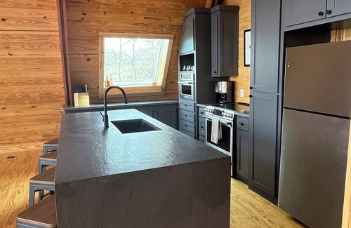 Dogwood Cabin | Modern lakefront cabin nestled in the piney woods of East Texas. Pet Friendly!
