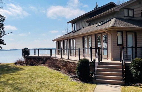 Eagle Lake House | Modern lakefront house, spectacular views and recreation equipment!