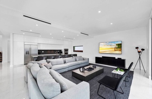 Glenvar Heights Villa | Modern Lakefront Villa w/Pool, Jacuzzi and Gym