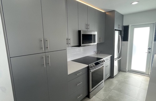 Davie House | Modern lakeside pool home near hardrock and fll airport