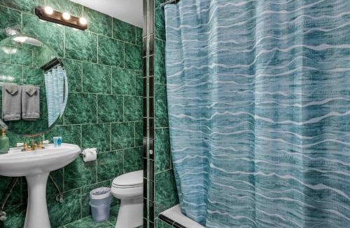 Melrose Apartment | Modern Large 2 level 2-Bedroom 2-Bathroom By West Hollywood