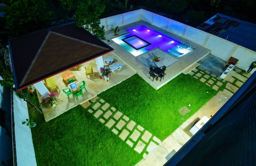 La Joya Villa | Modern large Villa, with a Gazebo and large pool for your relaxing retreat.