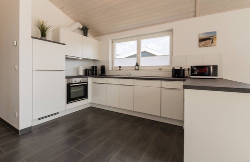 Nordhorn House | Modern, light-flooded vacation home with garden, wellness and WLAN