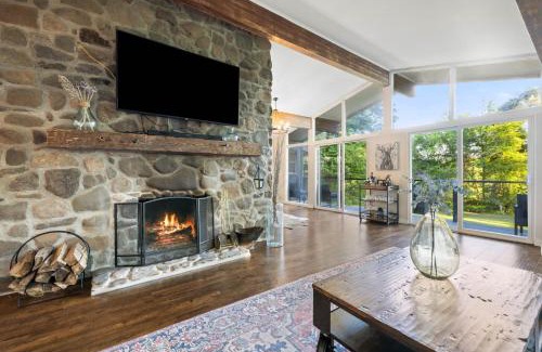 Cresco House | Modern Lodge on 6 acres - 15 mins to Camelback