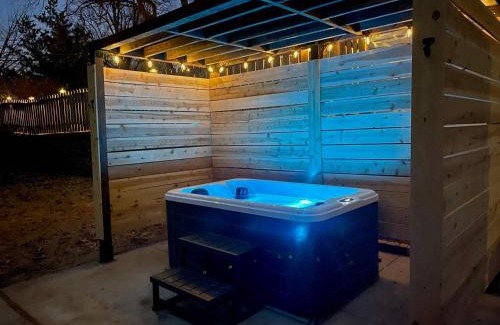Aksarben - Elmwood Park House | Modern Lux King Suite, cozy Hot tub & Central Omaha!