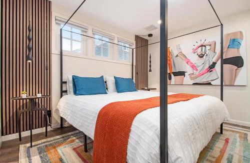 Aksarben - Elmwood Park House | Modern Lux King Suite, cozy Hot tub & Central Omaha!