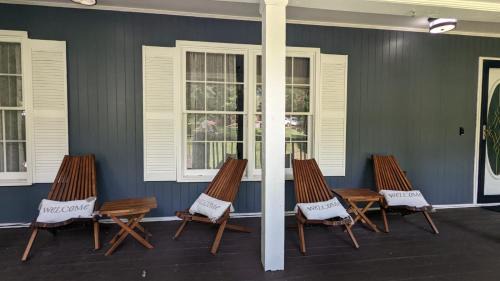 Marietta Apartment | Modern Luxe Family & Groups Friendly Bungalow with Patio & Workspace