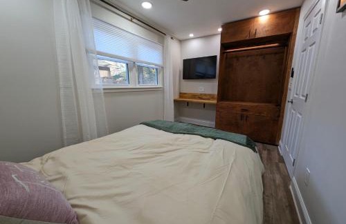 Marietta Apartment | Modern Luxe Family & Groups Friendly Bungalow with Patio & Workspace