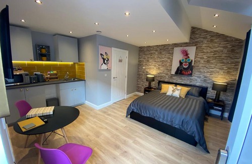Stansted Apartment | Modern Luxury 1 bed apartment with parking near Stansted Airport