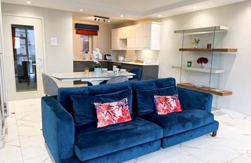 Newtownabbey Apartment | Modern Luxurious Apartment w/Patio Balcony & View