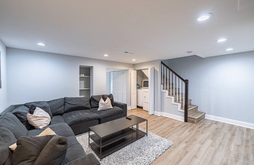 Fort Dupont House | Modern LUXURY 4 BR 7 BED TOWNHOME Near Transportation