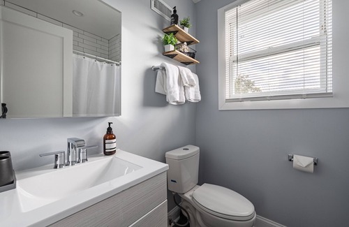 Fort Dupont House | Modern LUXURY 4 BR 7 BED TOWNHOME Near Transportation