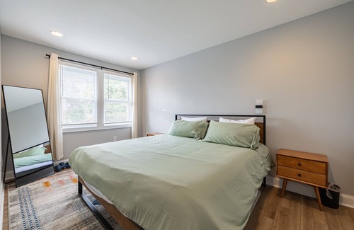 Fort Dupont House | Modern LUXURY 4 BR 7 BED TOWNHOME Near Transportation
