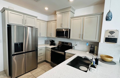 Natomas Creek Condo | Modern Luxury Condo in North Natomas
