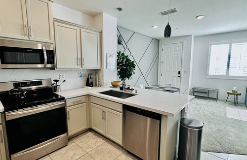 Natomas Creek Condo | Modern Luxury Condo in North Natomas