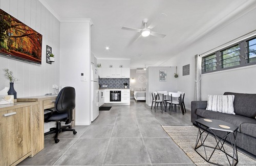 Emu Park Apartment | Modern Luxury Studio