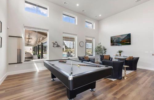 Magnolia House | Modern Magnolia Cottage Pool and Gym Access