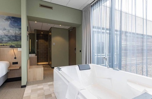 Marknesse Hotel | Modern Marknesse Hotel Room – Ideal for Exploring Giethoorn & Dutch Nature