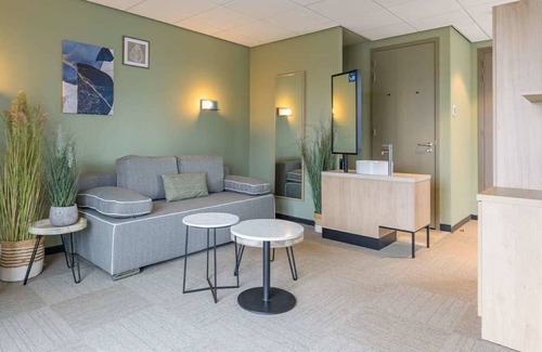 Marknesse Hotel | Modern Marknesse Hotel Room – Ideal for Exploring Giethoorn & Dutch Nature