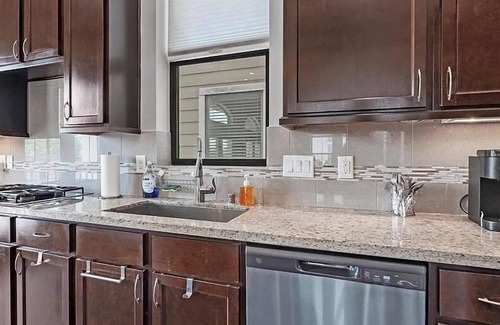 Midtown House | Modern Midtown Retreat 3B– Walk to Museums, Downtown & More!
