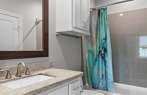 Midtown House | Modern Midtown Retreat 3B– Walk to Museums, Downtown & More!