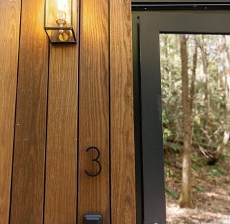 Campton House | Modern Mirror Home w/Hot-tub | “Glass House” #3