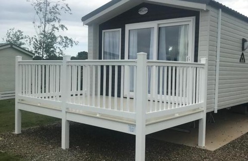 Prestonpans Resort | Modern mobile home premium pitch