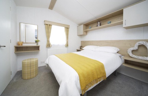 Prestonpans Resort | Modern mobile home premium pitch