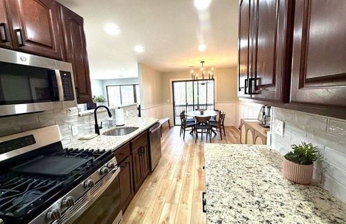 Vernon Condo | Modern Mountain Retreat in Treetops | Close to Minerals, Mountain Creek, Warwick