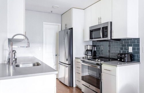 Old Mountain View Apartment | Modern Mountain View 2BR w/Gym, Spa, Parking, near Dining, by Blueground