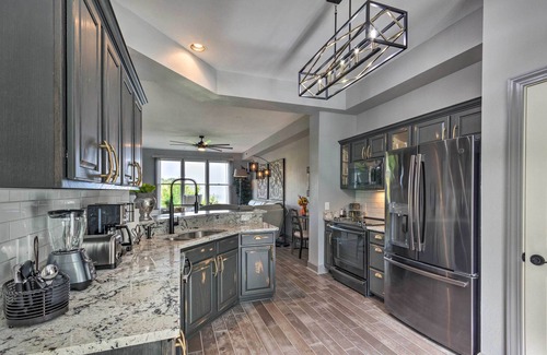 Mountain Air Condo | Modern Mountain-View Smokies Retreat w/Balcony