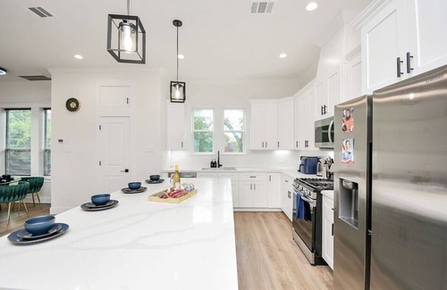 Greater Third Ward House | Modern NASA Home with Billiard Pingpong Rooftop
