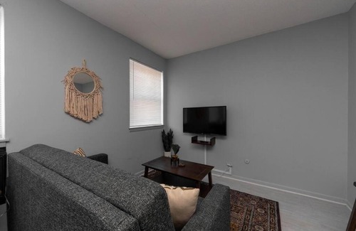 West Ridge Apartment | Modern NorthSide Studio APT