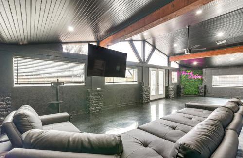Southbelt/Ellington House | Modern Oasis with Outdoor Lounge in Houston!