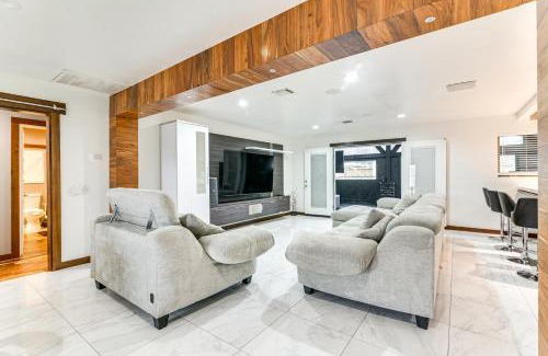 Southbelt/Ellington House | Modern Oasis with Outdoor Lounge in Houston!