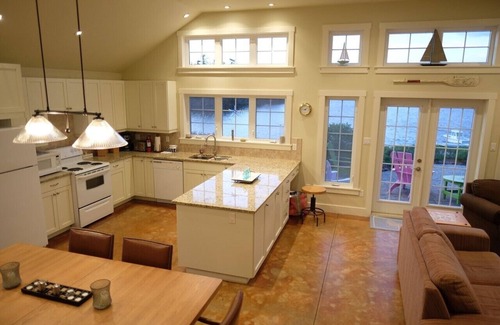 Upper Blandford House | Modern oceanview vacation living in the deep bay
