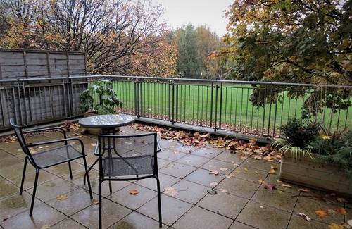 Restalrig Apartment | Modern one-bed apartment in quiet location. Free car parking space. Sleeps 2.