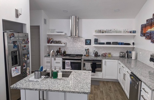 Menlo Park House | Modern open floor plan 3BR house near downtown, street car and Mercado