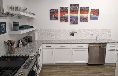 Menlo Park House | Modern open floor plan 3BR house near downtown, street car and Mercado